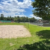 Bild vom Spielplatz anzeigen.