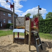 Bild vom Spielplatz anzeigen.