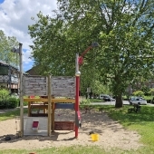 Bild vom Spielplatz anzeigen.