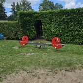 Bild vom Spielplatz anzeigen.