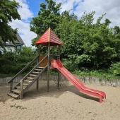 Bild vom Spielplatz anzeigen.