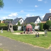 Bild vom Spielplatz anzeigen.