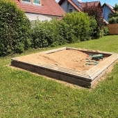 Bild vom Spielplatz anzeigen.