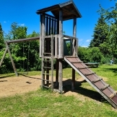 Bild vom Spielplatz anzeigen.
