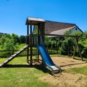 Bild vom Spielplatz anzeigen.