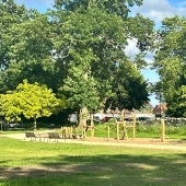 Bild vom Spielplatz anzeigen.