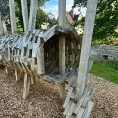 Bild vom Spielplatz anzeigen.