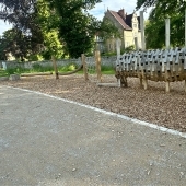 Bild vom Spielplatz anzeigen.