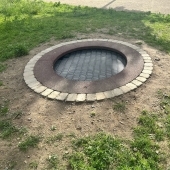Bild vom Spielplatz anzeigen.