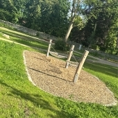 Bild vom Spielplatz anzeigen.