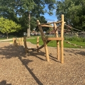 Bild vom Spielplatz anzeigen.