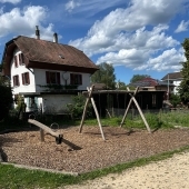 Bild vom Spielplatz anzeigen.