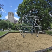 Bild vom Spielplatz anzeigen.