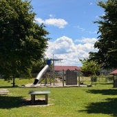 Bild vom Spielplatz anzeigen.