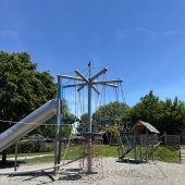 Bild vom Spielplatz anzeigen.