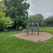 Bild vom Spielplatz anzeigen.