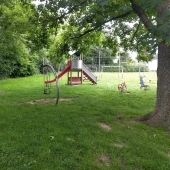 Bild vom Spielplatz anzeigen.