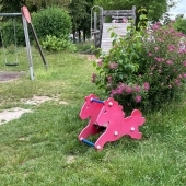 Bild vom Spielplatz anzeigen.