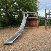 Bild vom Spielplatz anzeigen.