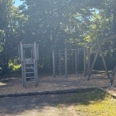 Bild vom Spielplatz anzeigen.