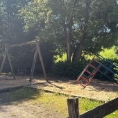 Bild vom Spielplatz anzeigen.