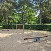 Bild vom Spielplatz anzeigen.