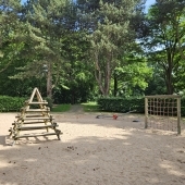 Bild vom Spielplatz anzeigen.