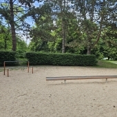 Bild vom Spielplatz anzeigen.