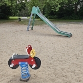 Bild vom Spielplatz anzeigen.