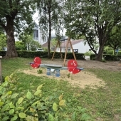 Bild vom Spielplatz anzeigen.