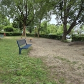 Bild vom Spielplatz anzeigen.