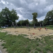 Bild vom Spielplatz anzeigen.