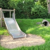 Bild vom Spielplatz anzeigen.