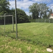 Bild vom Spielplatz anzeigen.