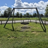 Bild vom Spielplatz anzeigen.