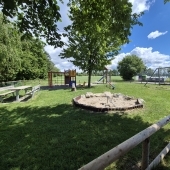 Bild vom Spielplatz anzeigen.
