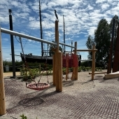 Bild vom Spielplatz anzeigen.