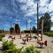 Bild vom Spielplatz anzeigen.