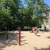 Bild vom Spielplatz anzeigen.