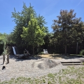 Bild vom Spielplatz anzeigen.