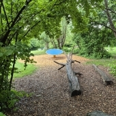 Bild vom Spielplatz anzeigen.