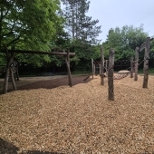 Bild vom Spielplatz anzeigen.