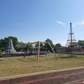 Bild vom Spielplatz anzeigen.