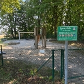 Bild vom Spielplatz anzeigen.