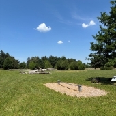 Bild vom Spielplatz anzeigen.