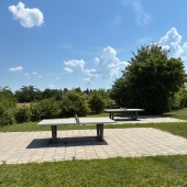 Bild vom Spielplatz anzeigen.