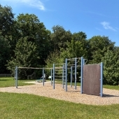 Bild vom Spielplatz anzeigen.