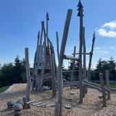 Bild vom Spielplatz anzeigen.