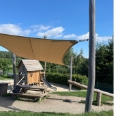 Bild vom Spielplatz anzeigen.
