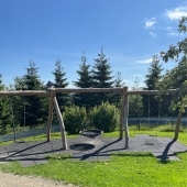 Bild vom Spielplatz anzeigen.